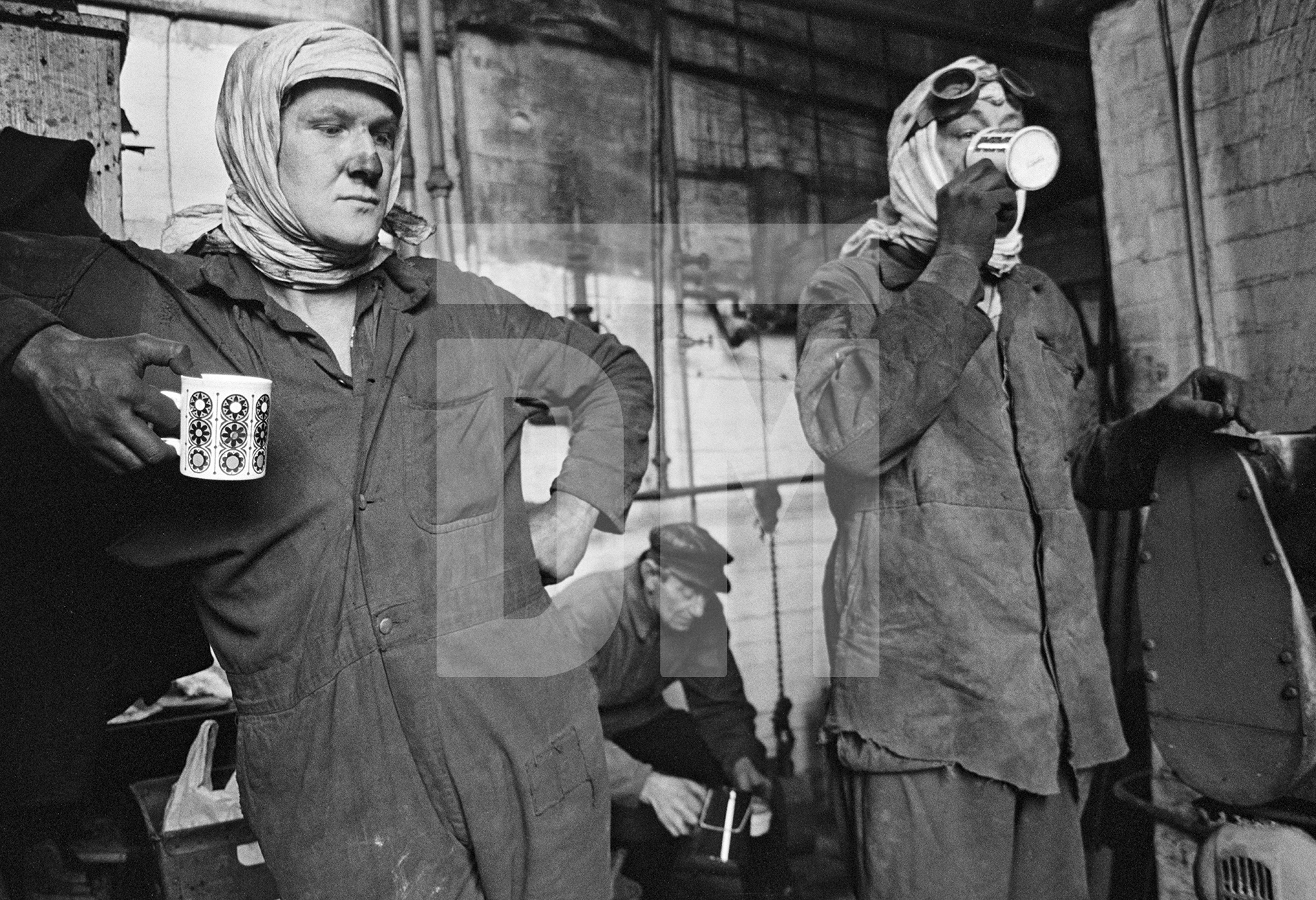 Coffee break while fluing. April 1976 by Daniel Meadows