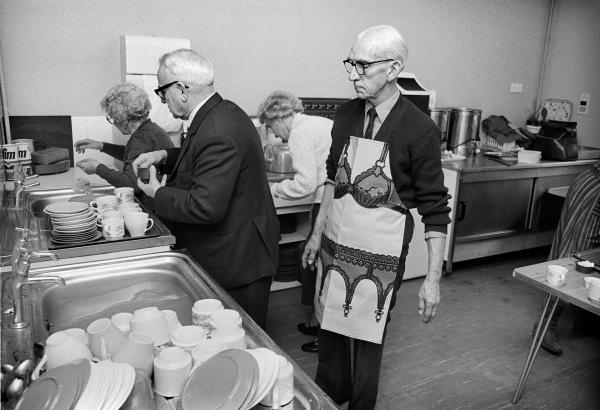 Washing-up. Civil Service Retirement Fellowship, village hall. Orpington, Kent. February 1985