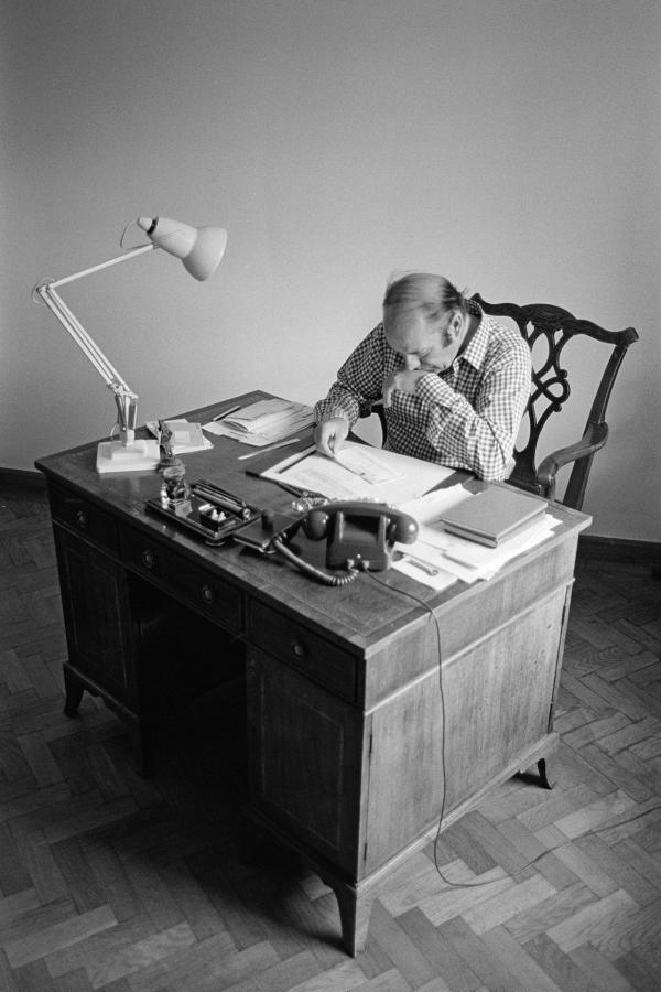 Julian Bream at home. Semley, Dorset. August 1981