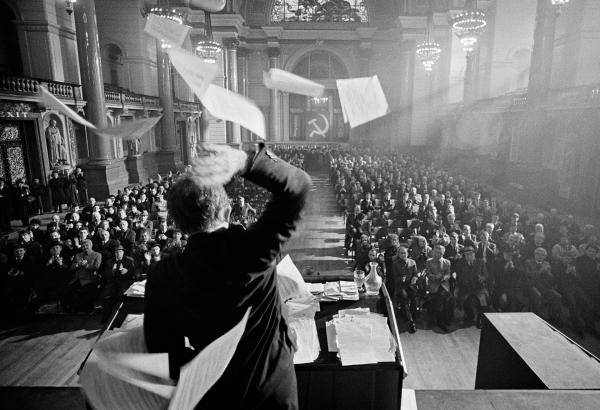 John Shrapnel [Zhdanov] denounes Shostakovich from the podium in Moscow, January 1948. Location: St. George’s Hall, Liverpool.  February 1987
