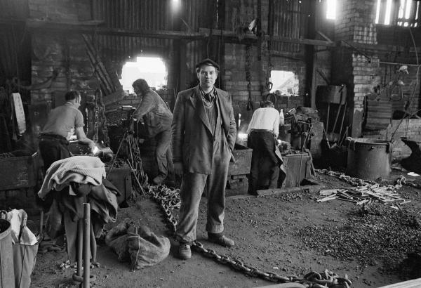 Robert William Bloomer, Noah Bloomer and Sons, chain shop, Cradley Heath, West Midlands. March 1974