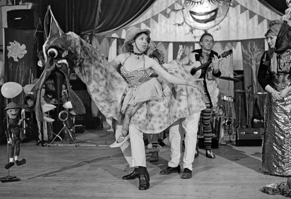 Performer Sue Gill, Barn Dance, Millom, Cumbria. August 1981
