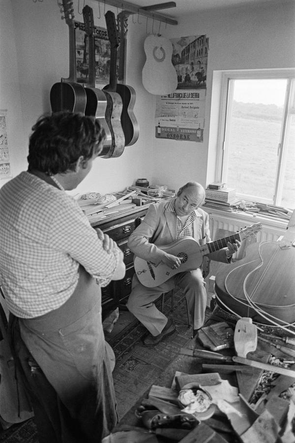 Julian Bream with vihuella in the guitar workshop of José Romanillos, Wiltshire. August 1981