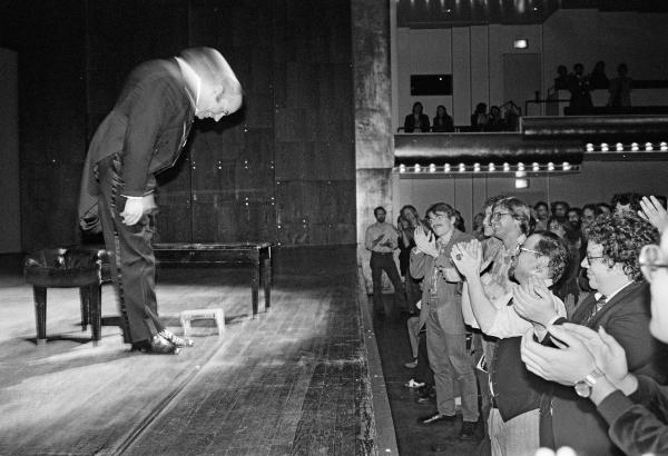 Julian Bream on stage at Lincoln Centre, New York. November 1981